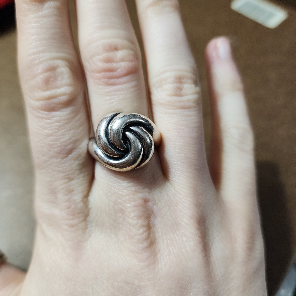 Retired James Avery 3d Swirl Knotted Dome Size 65 150$